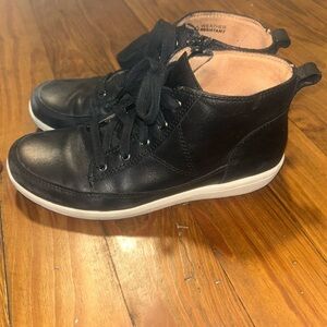 Black Vionic Women’s Shawna Boots Size 7